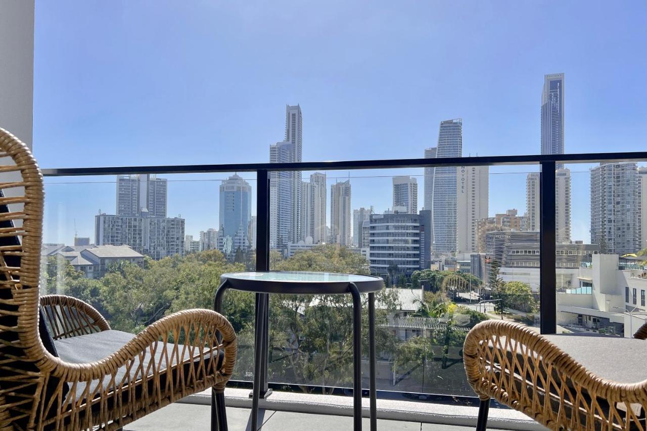 E.S. Surfers Paradise Apartment โกลด์โคสต์ ภายนอก รูปภาพ