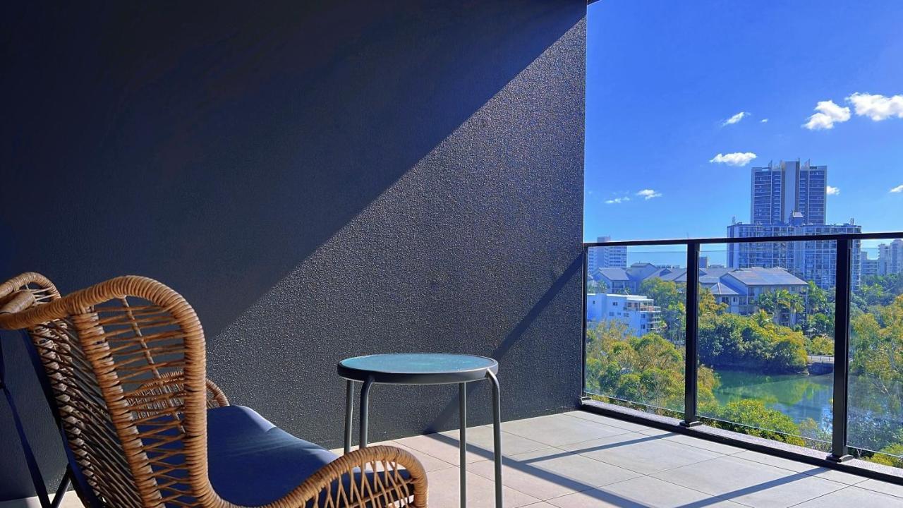 E.S. Surfers Paradise Apartment โกลด์โคสต์ ภายนอก รูปภาพ