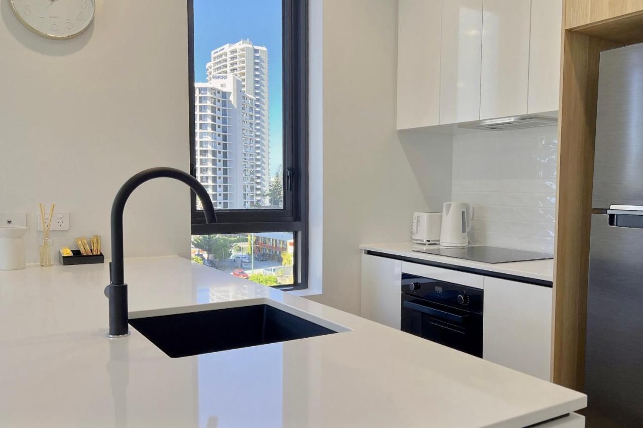 E.S. Surfers Paradise Apartment โกลด์โคสต์ ภายนอก รูปภาพ