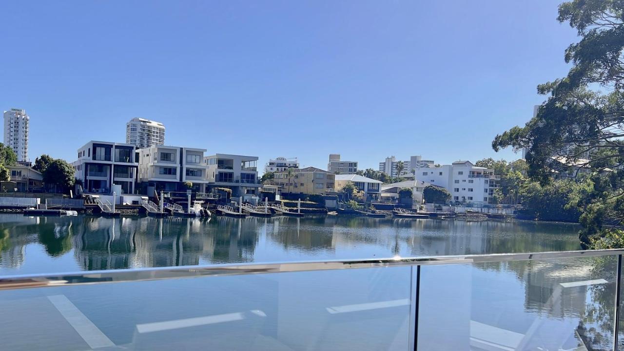 E.S. Surfers Paradise Apartment โกลด์โคสต์ ภายนอก รูปภาพ