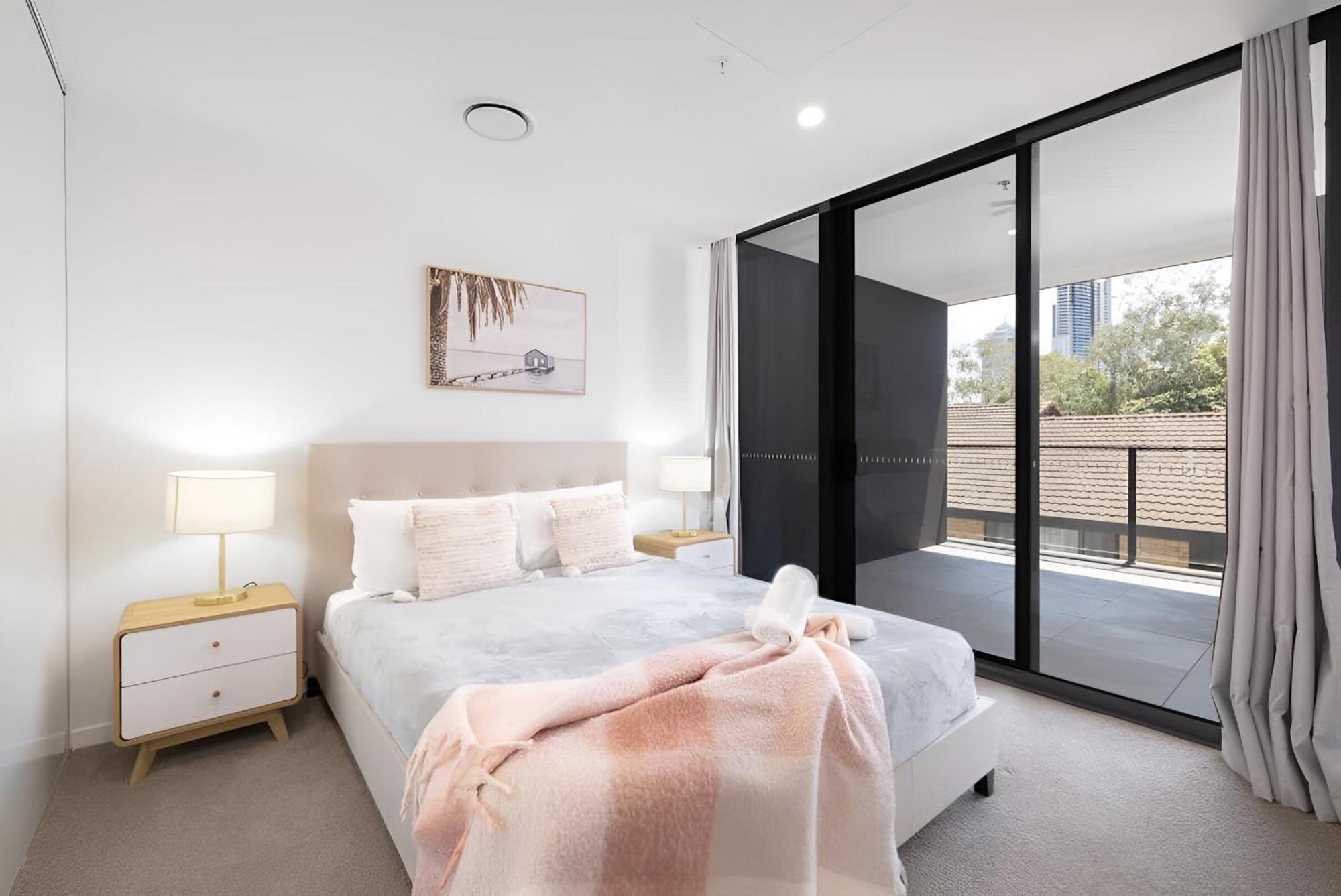 E.S. Surfers Paradise Apartment โกลด์โคสต์ ภายนอก รูปภาพ